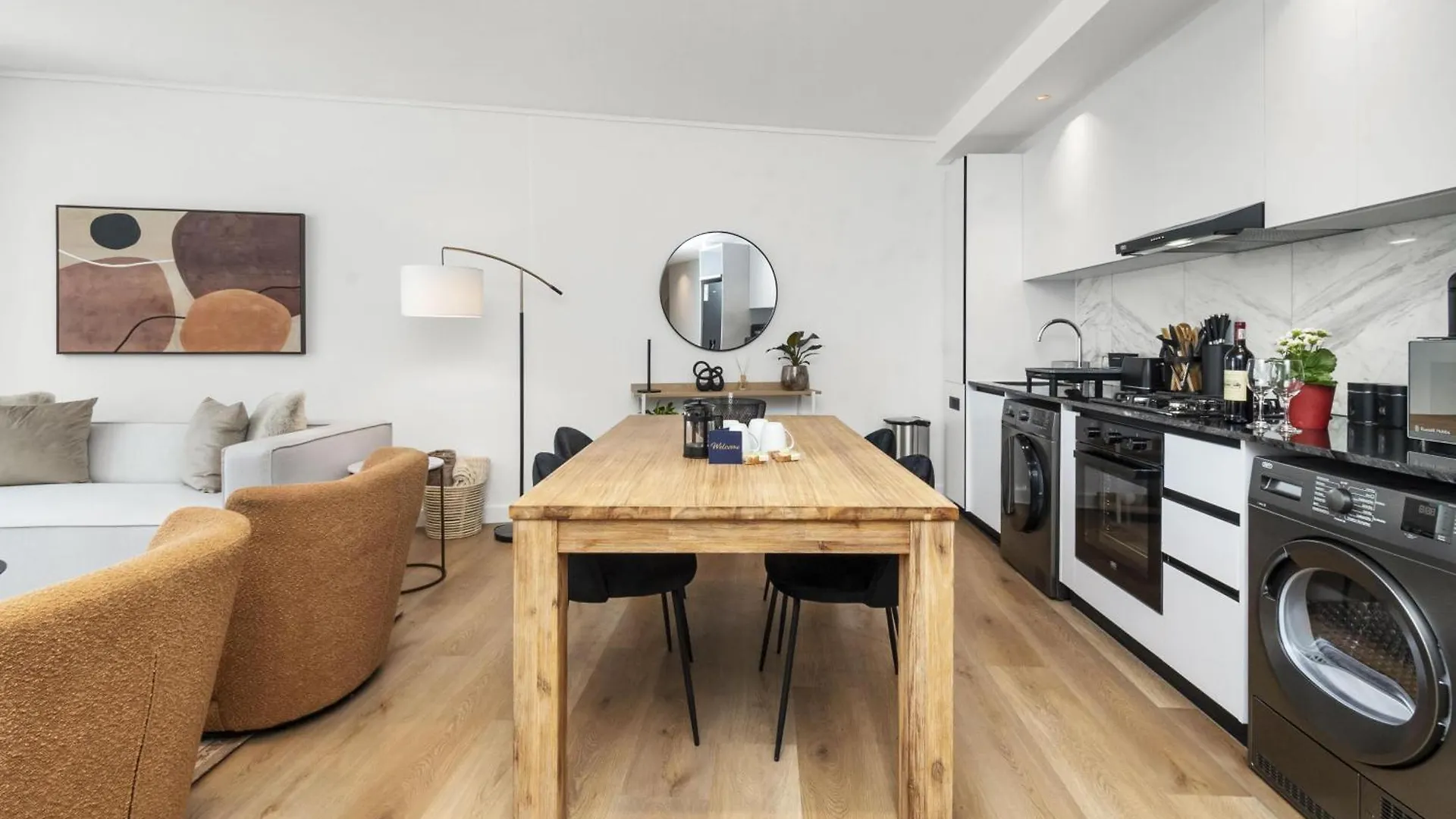 Modern 2-Bed Apartment In Claremont With Balcony Ciudad del Cabo